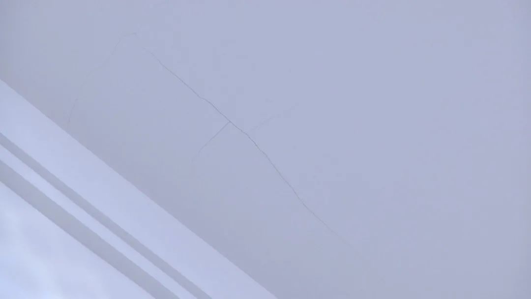 DƬ